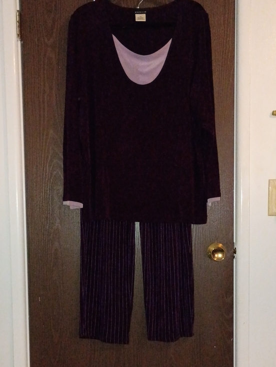 Citiknits Pants - Women's Purple Two-Piece Lounge Capris Set - Unbranded